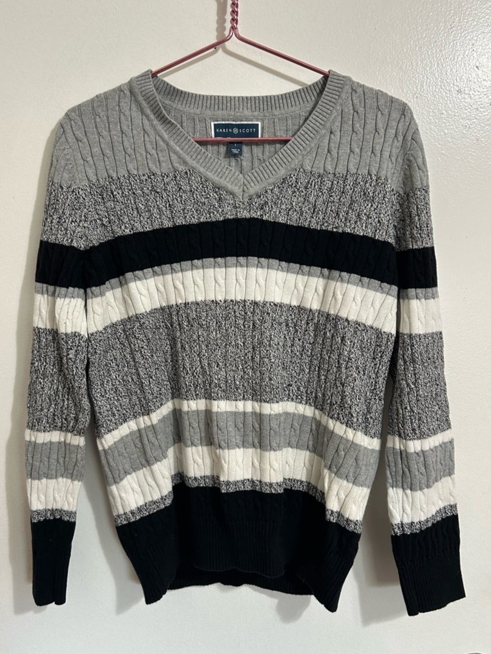 Women’s Karen Scott B-neck Sweater in Black and Gray, size Large